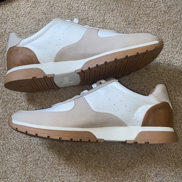 women’s everyday shoes - Picture 2 of 4